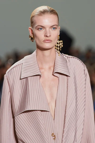 Look 13